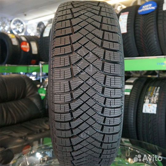 Pirelli Ice Zero FR 215/55 R16