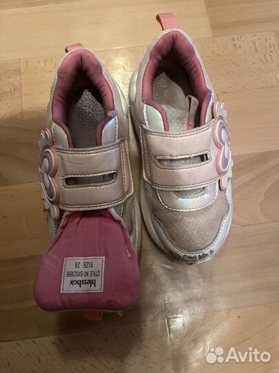 Кроссовки 28