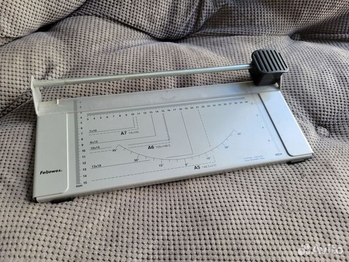 Роликовый резак для бумаги