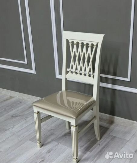 Кухонный стол и стулья в комплекте