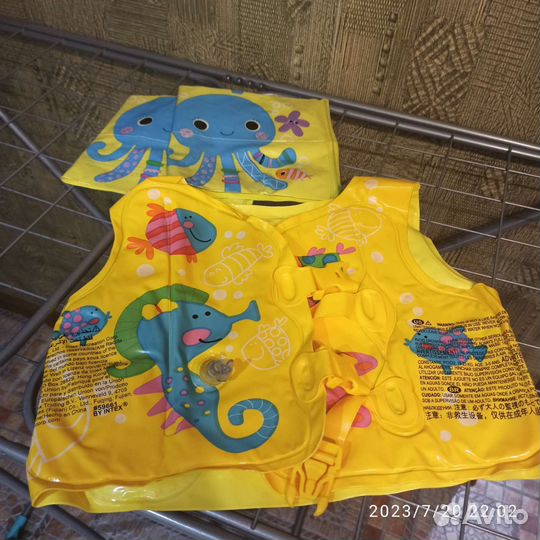 Жилет плавательный и нарукавники