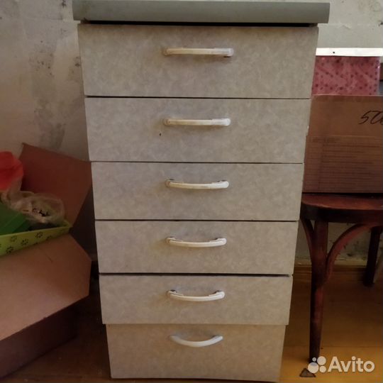 Телевизор, тумбочка