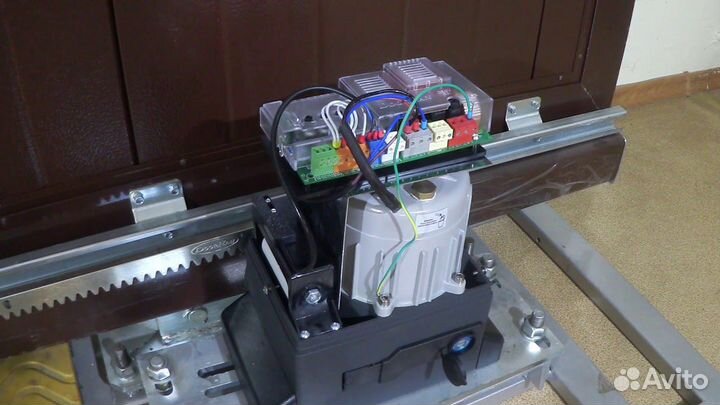 Монтаж автоматических ворот и шлагбаумов