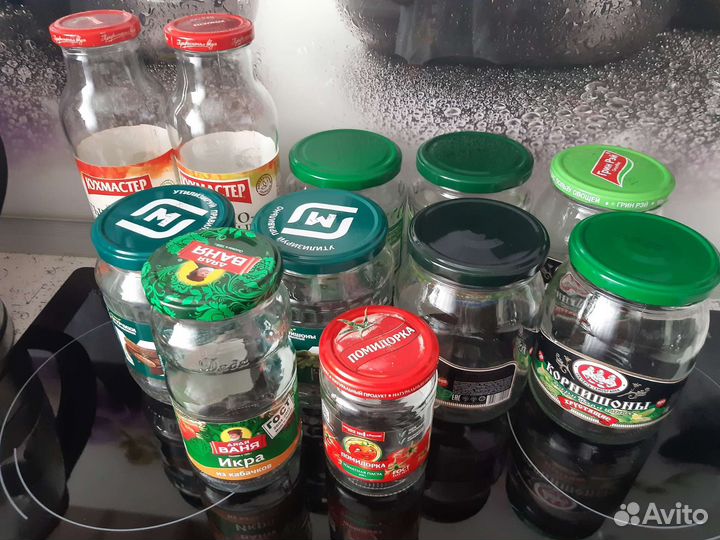 Стеклянные банки и бутылки с крышками