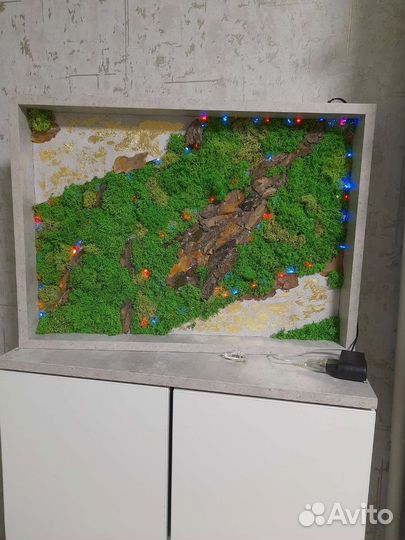 Картина из стабилизированного мха и коры с подсвт