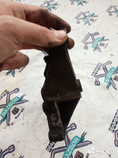 Кронштейн двигателя Ford Focus 1