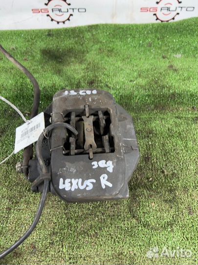 Суппорт тормозной задний правый Lexus Ls600H USF40