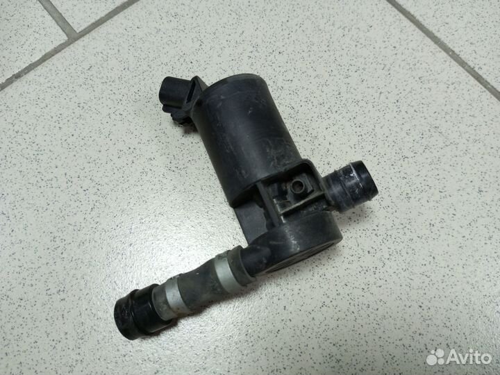 Насос омывателя фар Toyota Land Cruiser 200