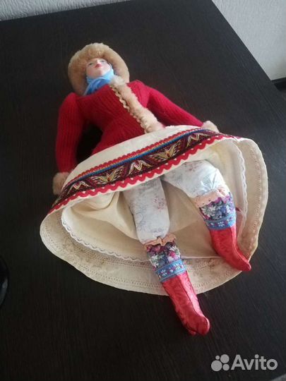 Кукла коллекционная в народном костюме