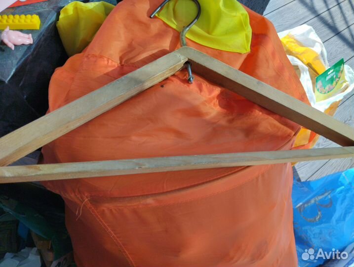 Вешалка деревянная