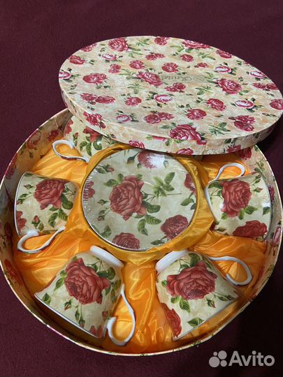 Чашки с розами, чайный сервиз в коробке