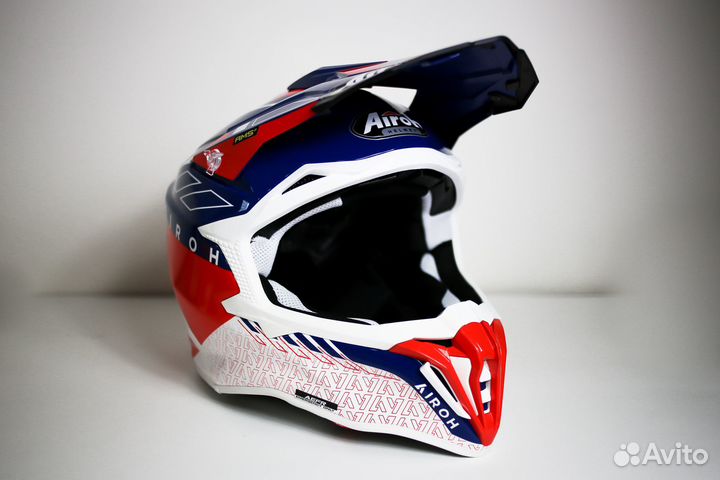 Мотошлем Airoh strycker blazer red gloss