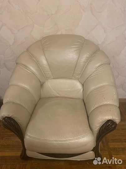 Кожаное кресло бу