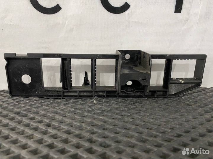 Кронштейн (крепление) левый Volvo FH4 82437925