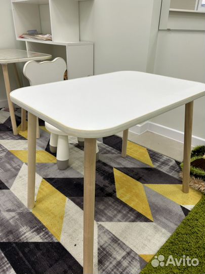 Детский стол и 2 стула