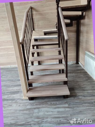 Облицовка каркаса лестницы деревом