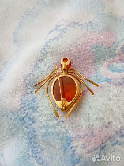 Винтажная брошь СССР янтрарь