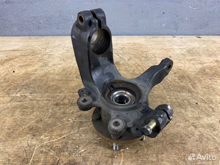 Поворотный кулак передний левый Mazda 3 BK BL