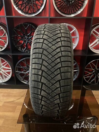 Pirelli Ice Zero FR 235/45 R18 98H
