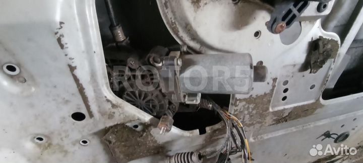 Моторчик стеклоподъемника передний правый DAF