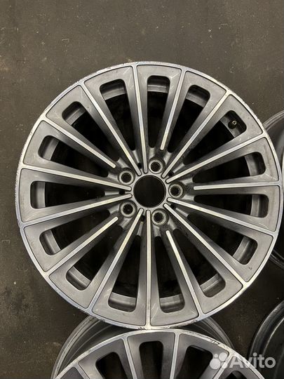 Комплeкт разношиpокиx дискoв BMW R19 252 стиль