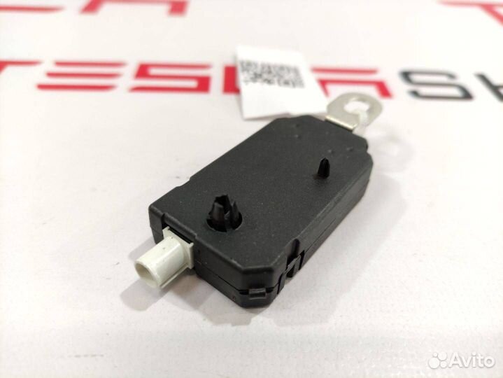 Антенна усилитель AM/FM Tesla Model 3 2019