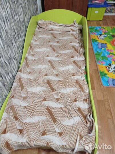 Детская кровать машина