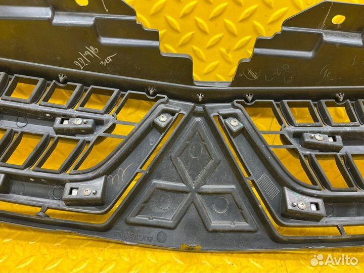 Решетка бампера Mitsubishi Pajero Sport KH 4D56