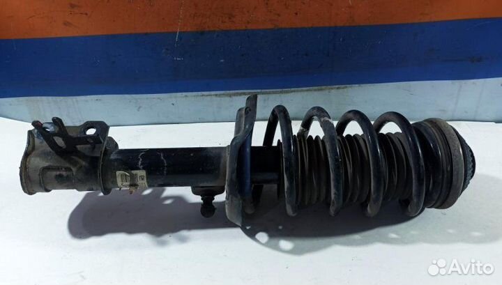 Амортизатор передний правый Opel Zafira B 2005