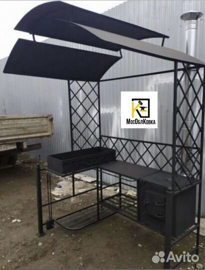 Кованый мангал с крышей для дачи