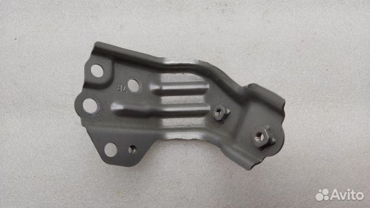 Кронштейн крыла передний правый Lexus Rx450H AL20