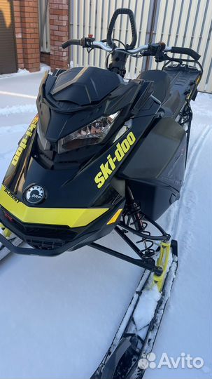 SKI-DOO summit X
