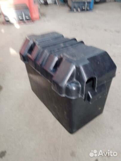 Аккумуляторный ящик в катер