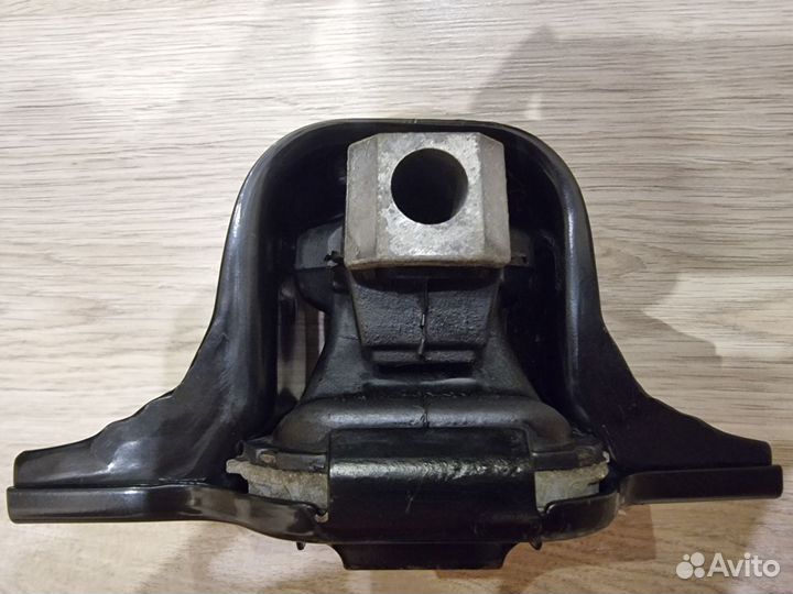 Опора двигателя правая Рено Сценик2,Меган2