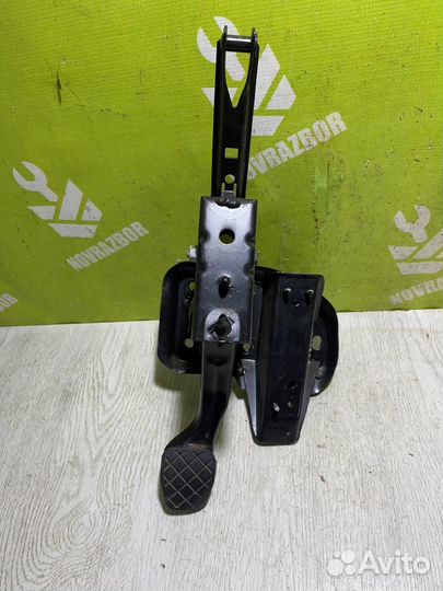 Педаль тормоза Шкода Октавия А4