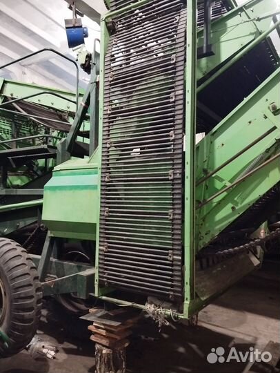 Картофелеуборочный комбайн