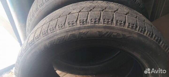 Bridgestone Blizzak VRX 215/60 R17