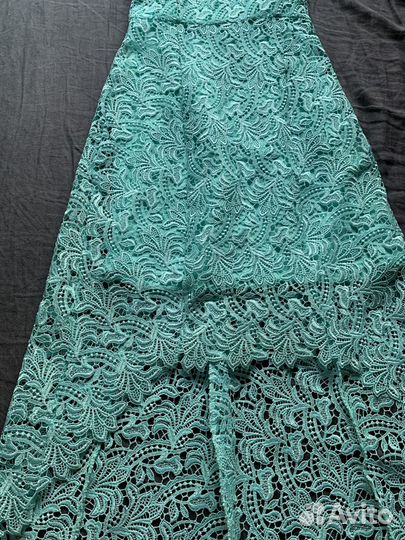 Кружевное платье со шлейфом бирюзовое