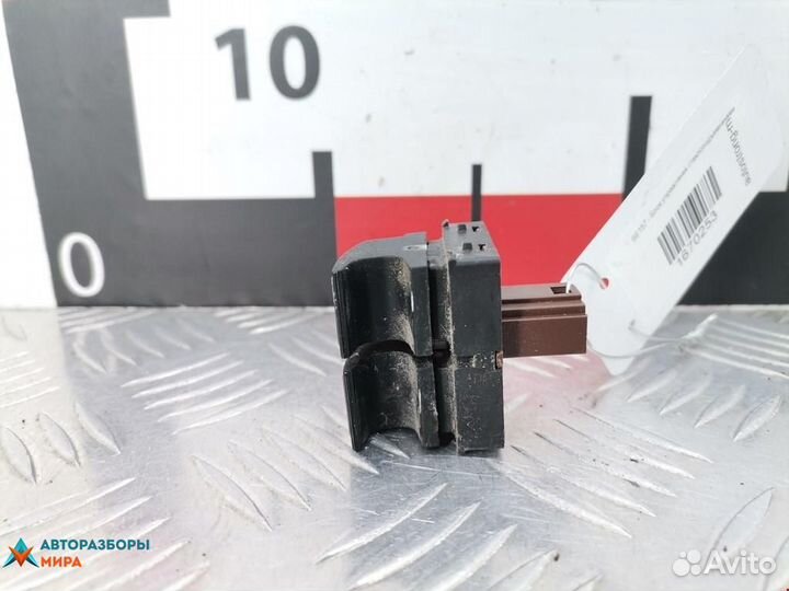 Блок управления стеклоподъемниками Volkswagen Golf