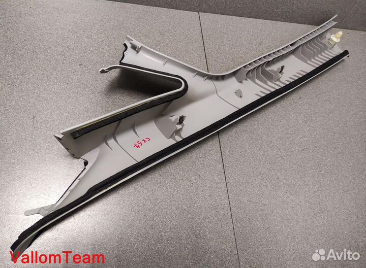 Лот CX57 Накладка на стойку правая Mazda CX-7