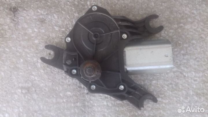Лада Ларгус привод заднего дворника