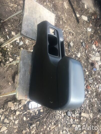 Mitsubishi lancer 9 подлокотник