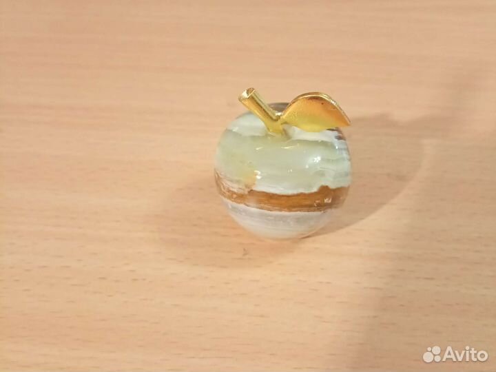 Яблочко из агата