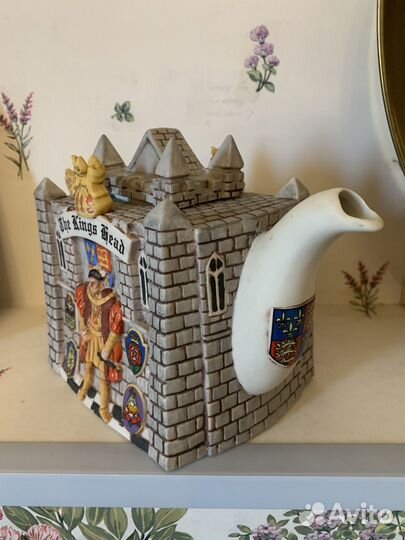 Pub teapot Christopher Wren