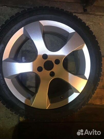 R18 Toyo Snowprox S930 245/45, PCD 4x108 DIA 56