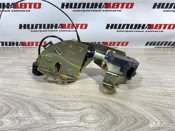 Замок крышки багажника VW Туарег