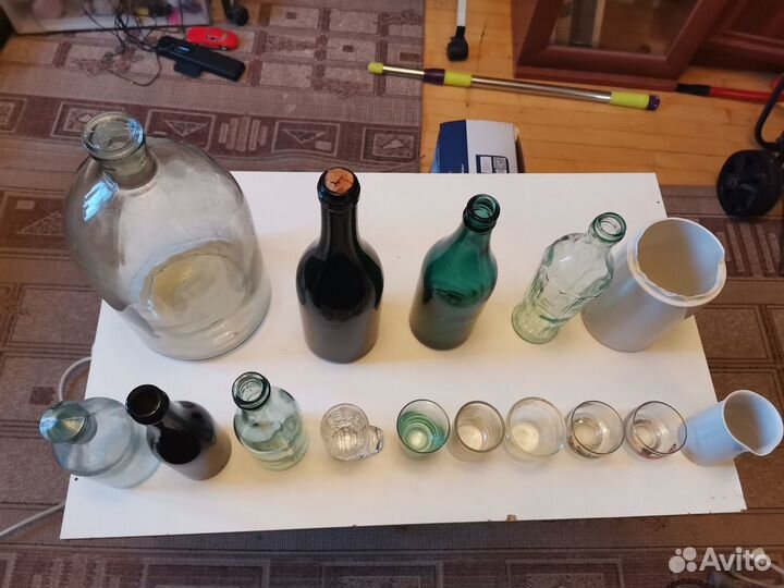 Старинные бутылки и стопки