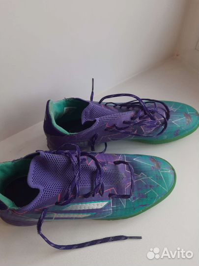 Футбольные бутсы adidas