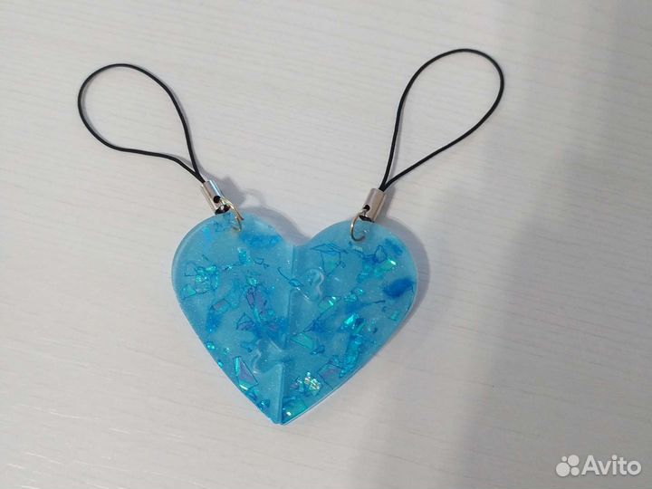 Парные брелки сердечко из эпоксидной смолы