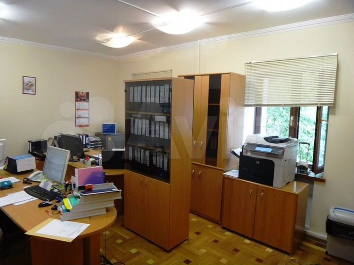 Презентабельное здание на продажу, 600 м²